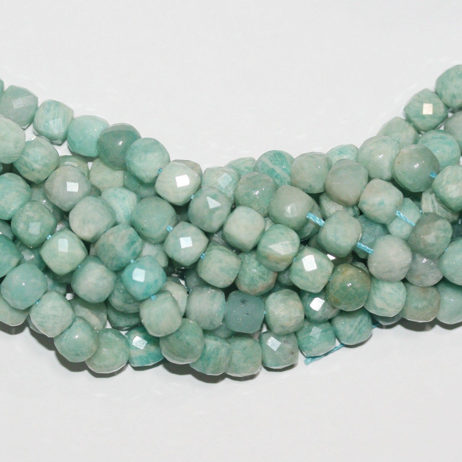 Perles cubiques à facettes en amazonite St de 15 pouces, 6-7 mm. - Fil de 39 cm.