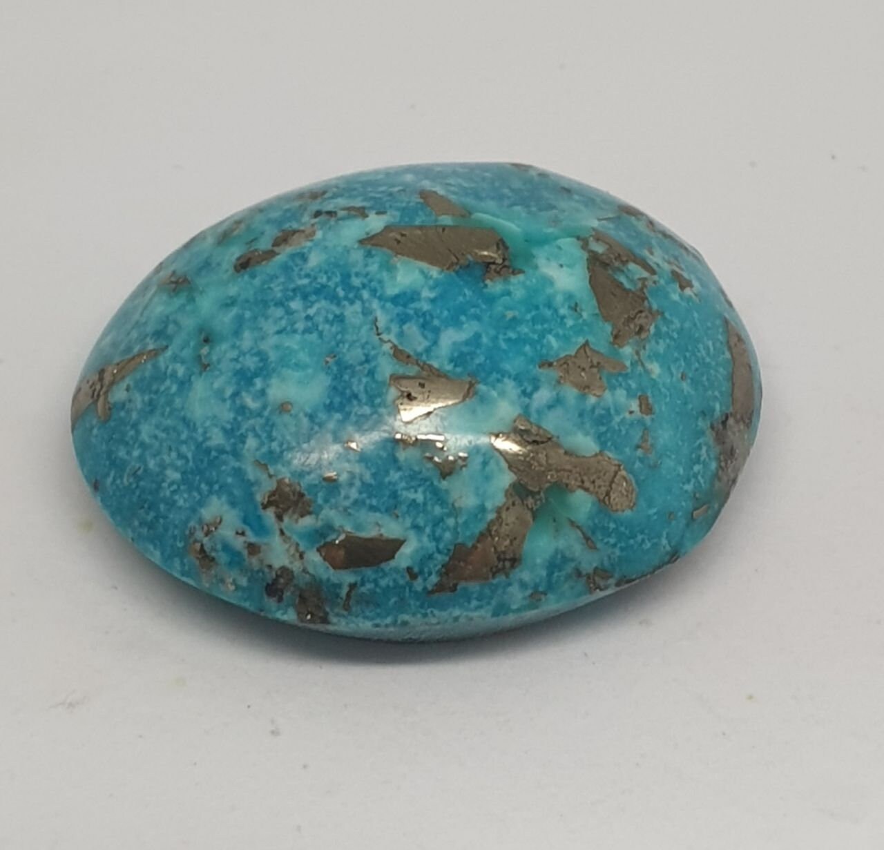 Cabochon ovale en turquoise naturelle de grande taille (24,2 x 20,3 mm, 34 carats)