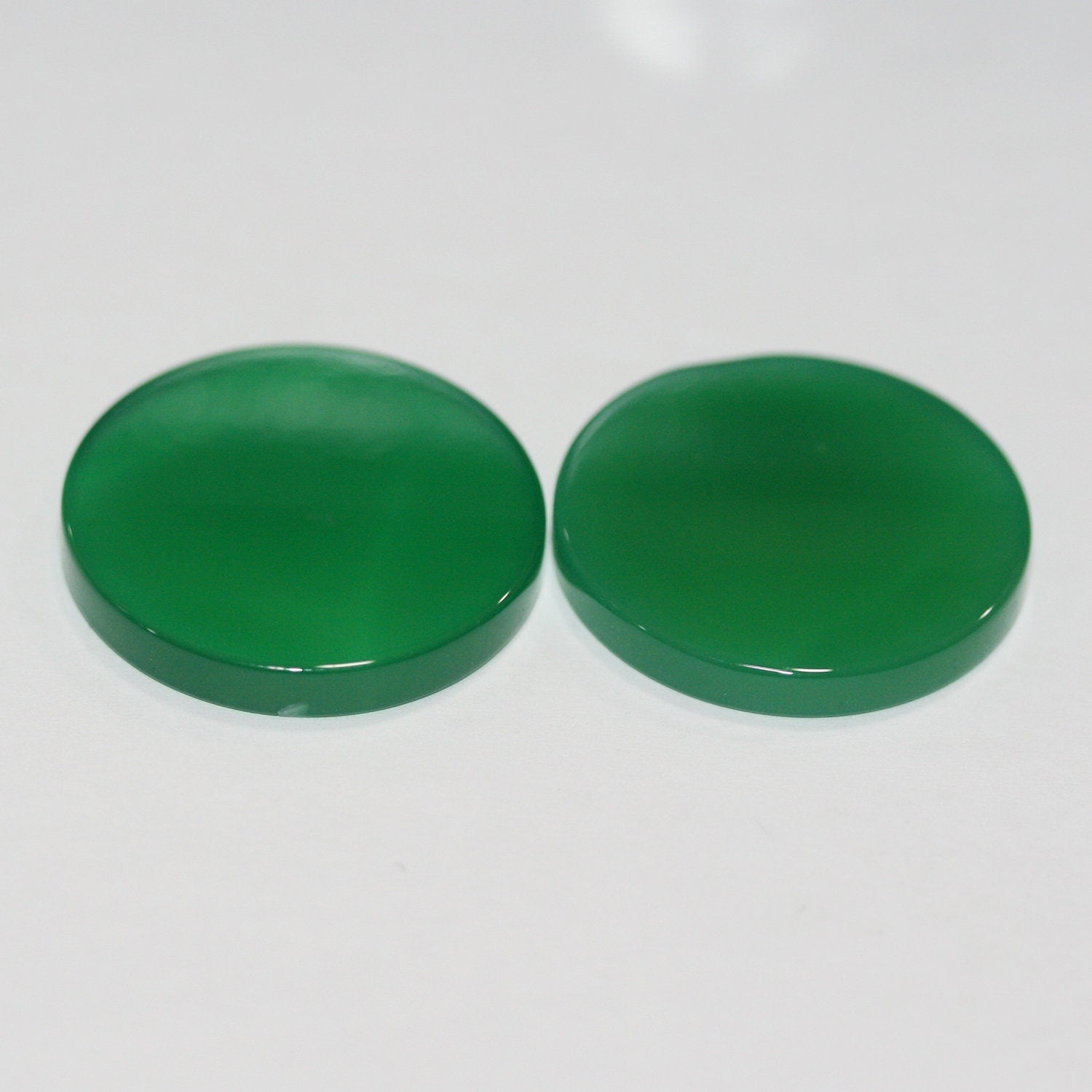 Lote de 2 cabujones redondos de ágata verde de 30 x 4 mm. (2 uds.)