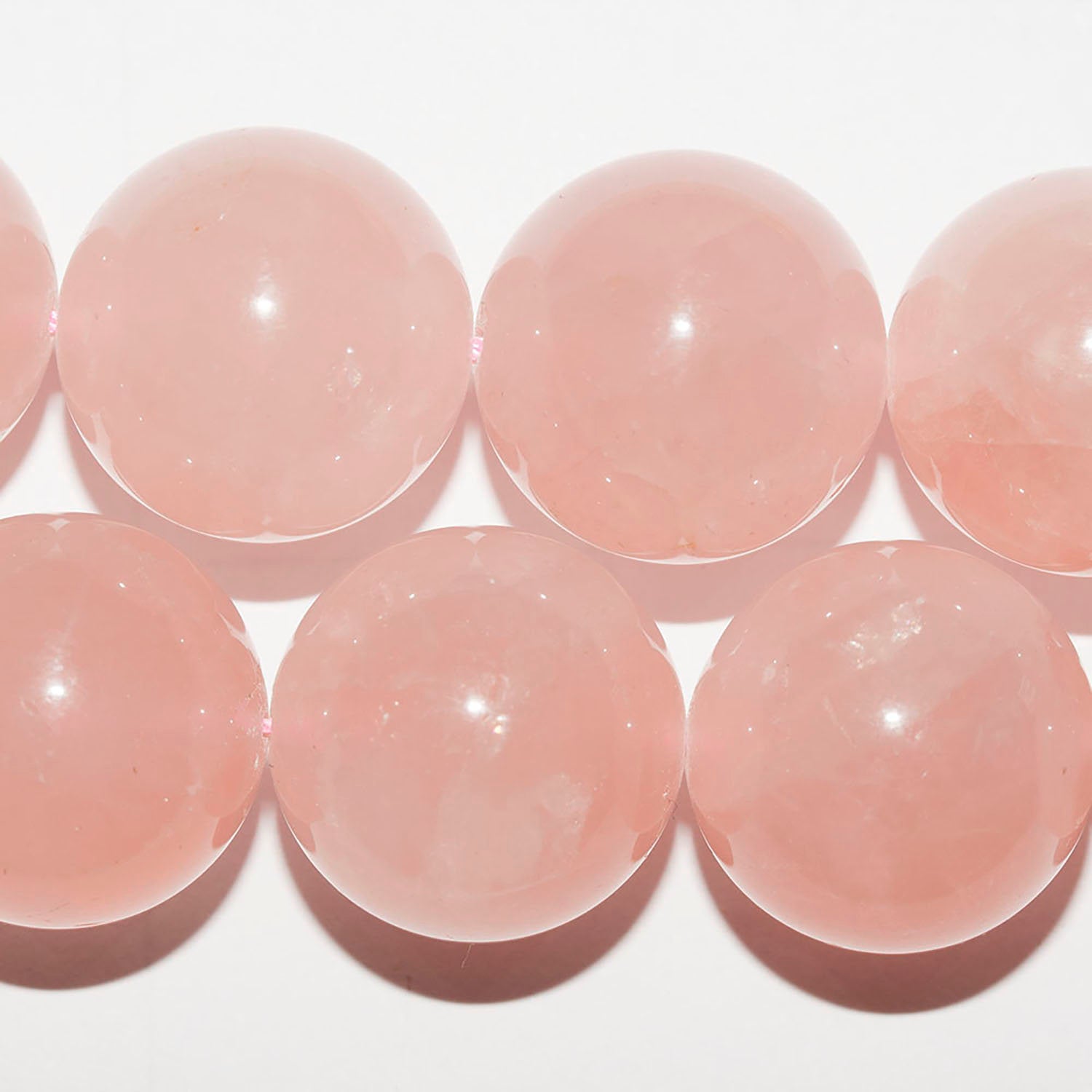 Perles rondes lisses en quartz rose St de 14 pouces (35,5 cm), 12 mm de diamètre. Longueur du fil : 39 cm.