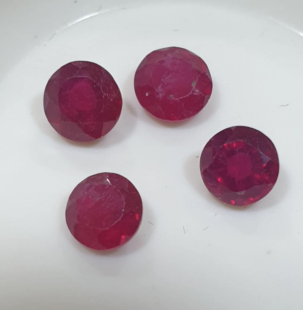 Lote de 4 rubíes facetados redondos de 5 mm. - 4 piezas