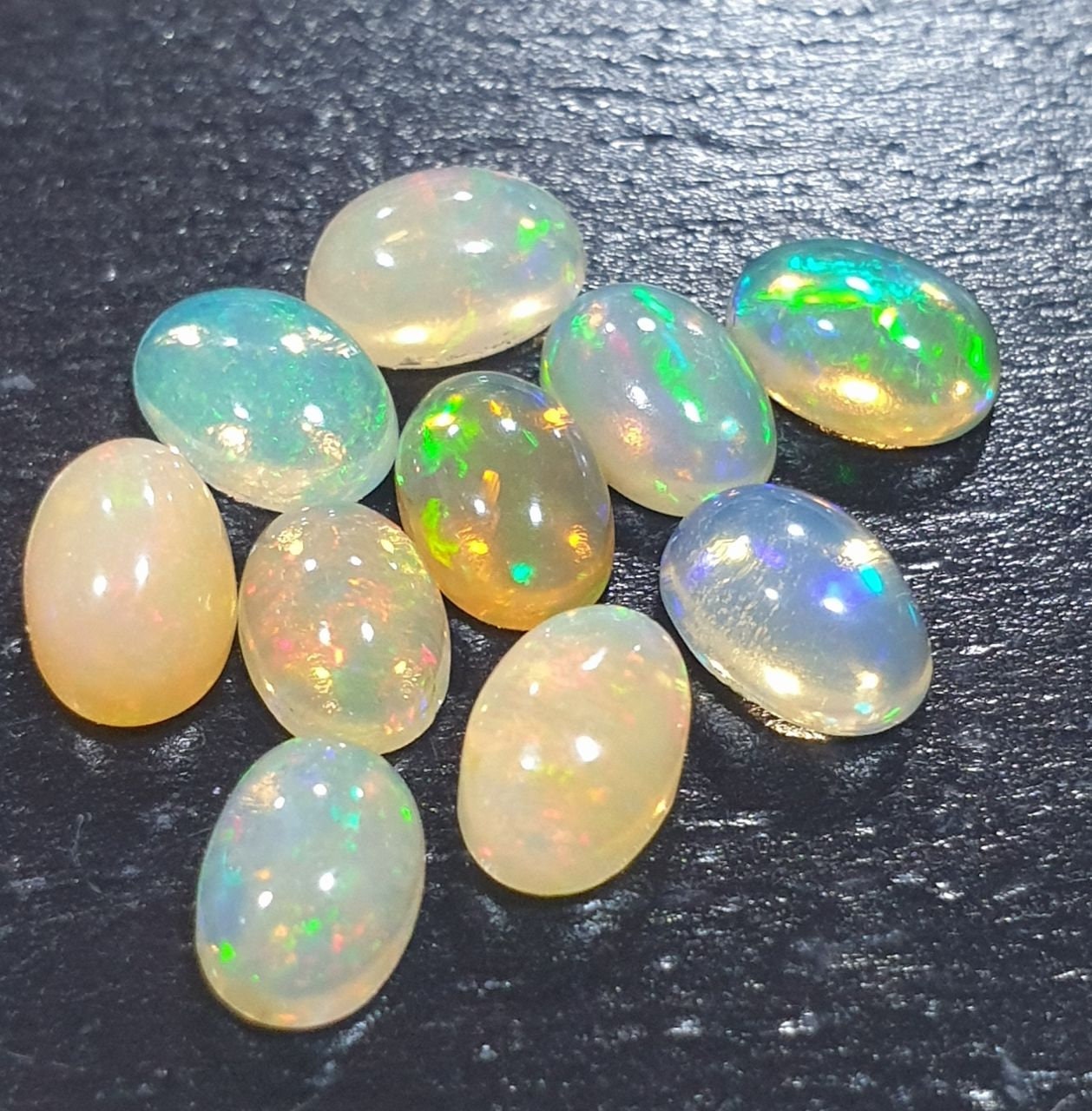 Lote de 10 cabujones de ópalo Wello natural de 6 x 4 mm (AAA) de corte ovalado - Lote al por mayor - Lotes de piedras preciosas - Gema sin tratar