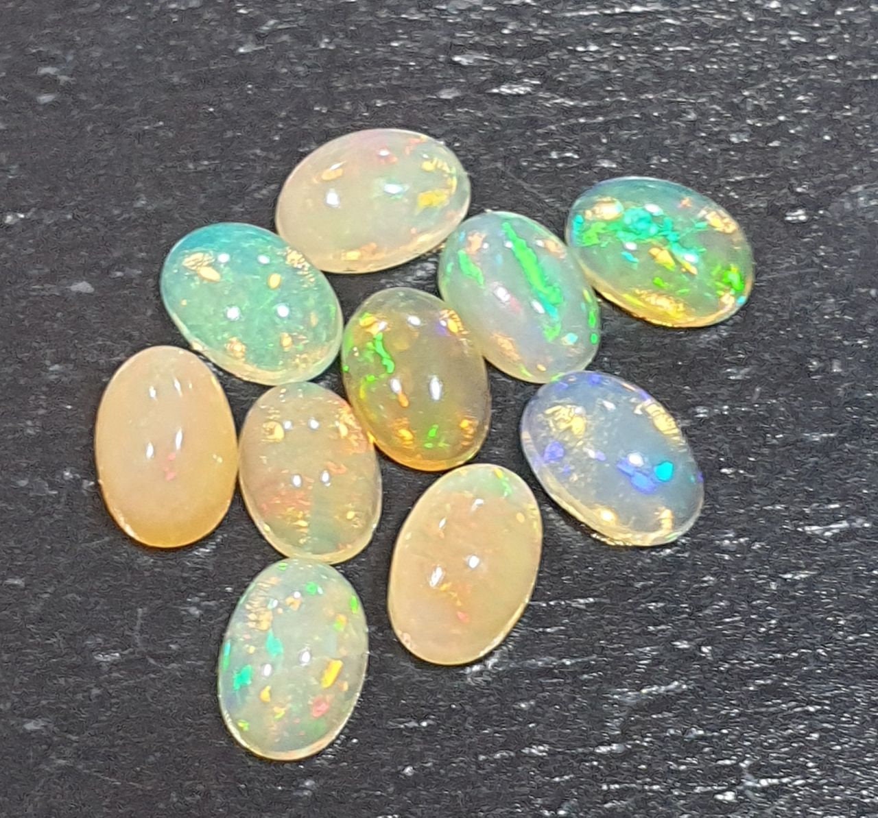 Lote de 10 cabujones de ópalo Wello natural de 6 x 4 mm (AAA) de corte ovalado - Lote al por mayor - Lotes de piedras preciosas - Gema sin tratar