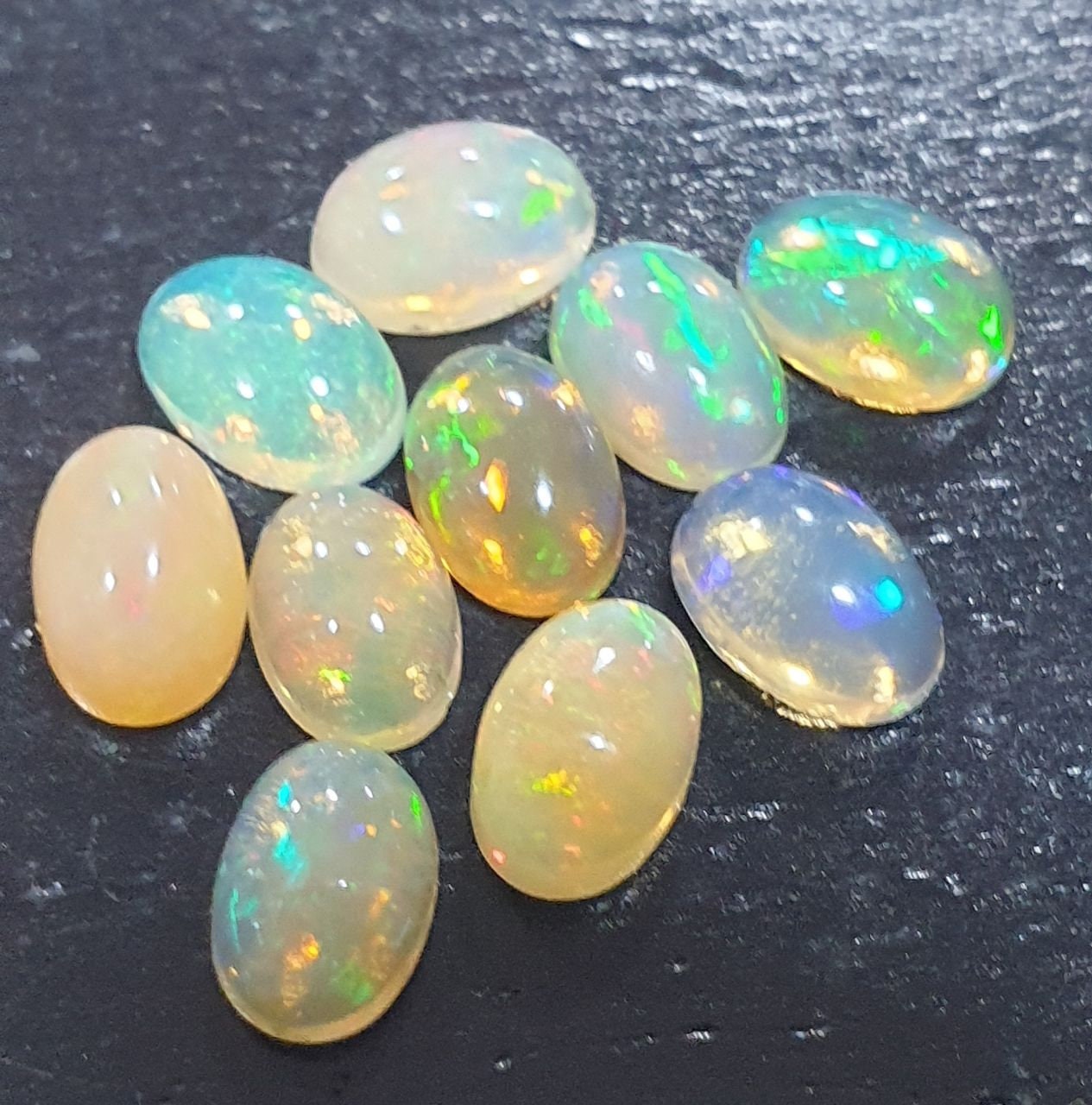 Lote de 10 cabujones de ópalo Wello natural de 6 x 4 mm (AAA) de corte ovalado - Lote al por mayor - Lotes de piedras preciosas - Gema sin tratar