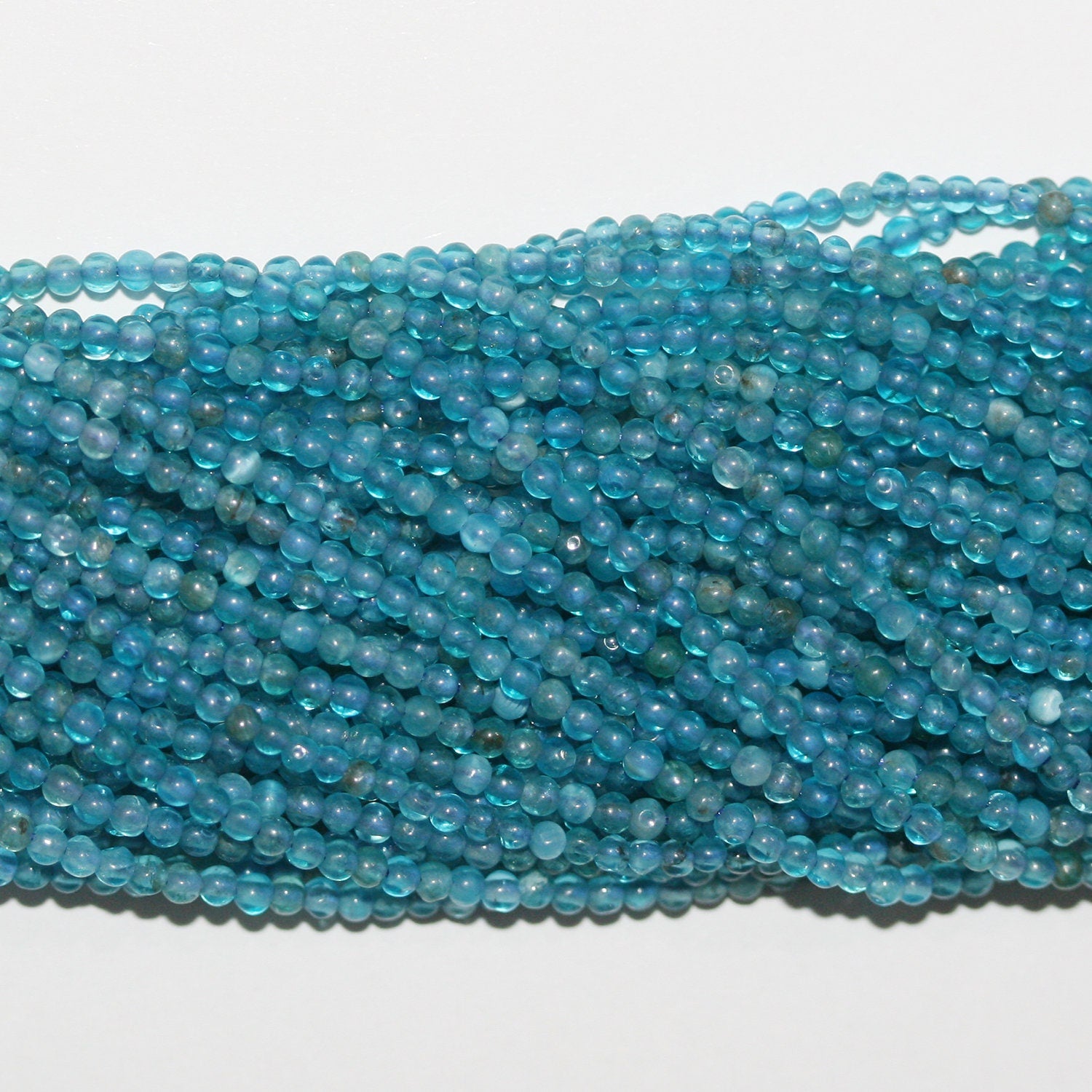 15" St Perles rondes lisses en apatite bleue 2 mm.-Rig 39 cm.