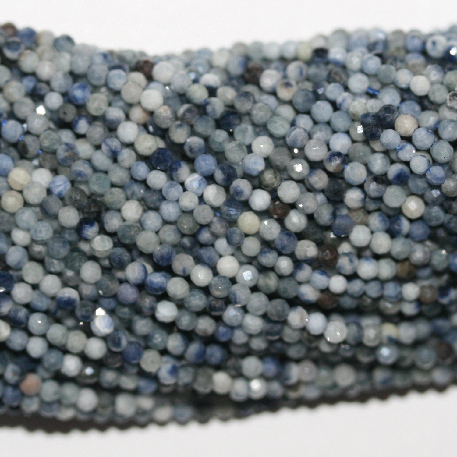 Perles rondes à facettes en saphir de 15 pouces, 2 mm, fil de 39 cm.