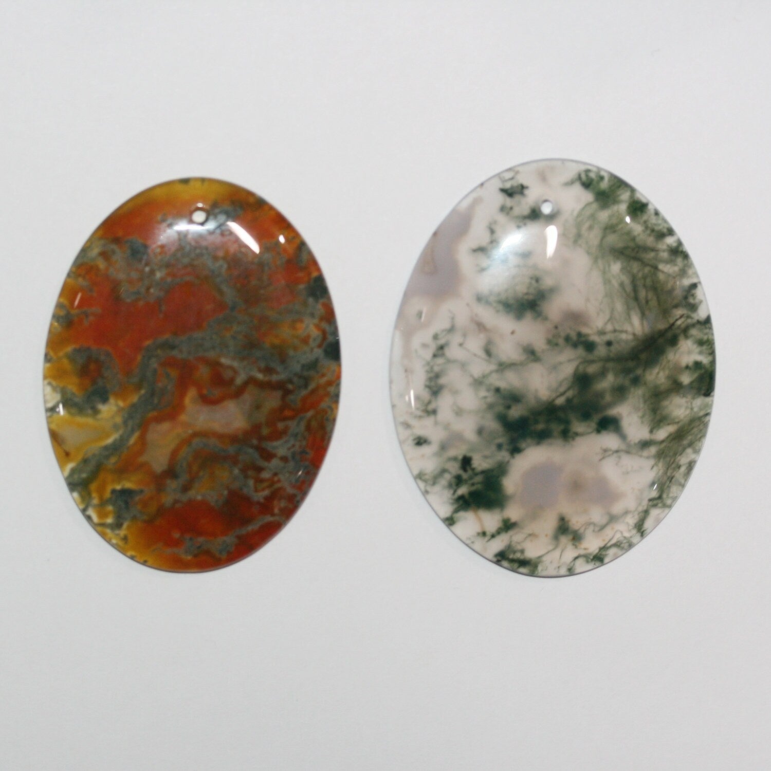 Colgante ovalado liso de ágata musgosa 52x41 mm aprox. (1 ud.).