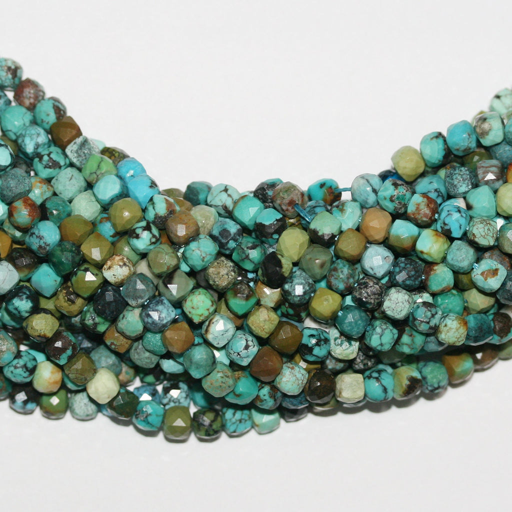 Perles cubiques à facettes en turquoise St de 15 pouces, 5 mm - Fil de 39 cm.