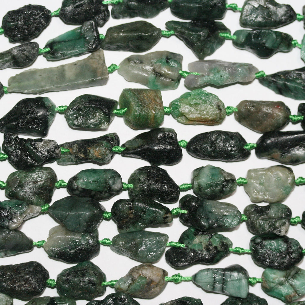Perles pépites St Emerald non polies de 16 pouces, 15 x 11 mm environ - Longueur du brin : 40 cm.