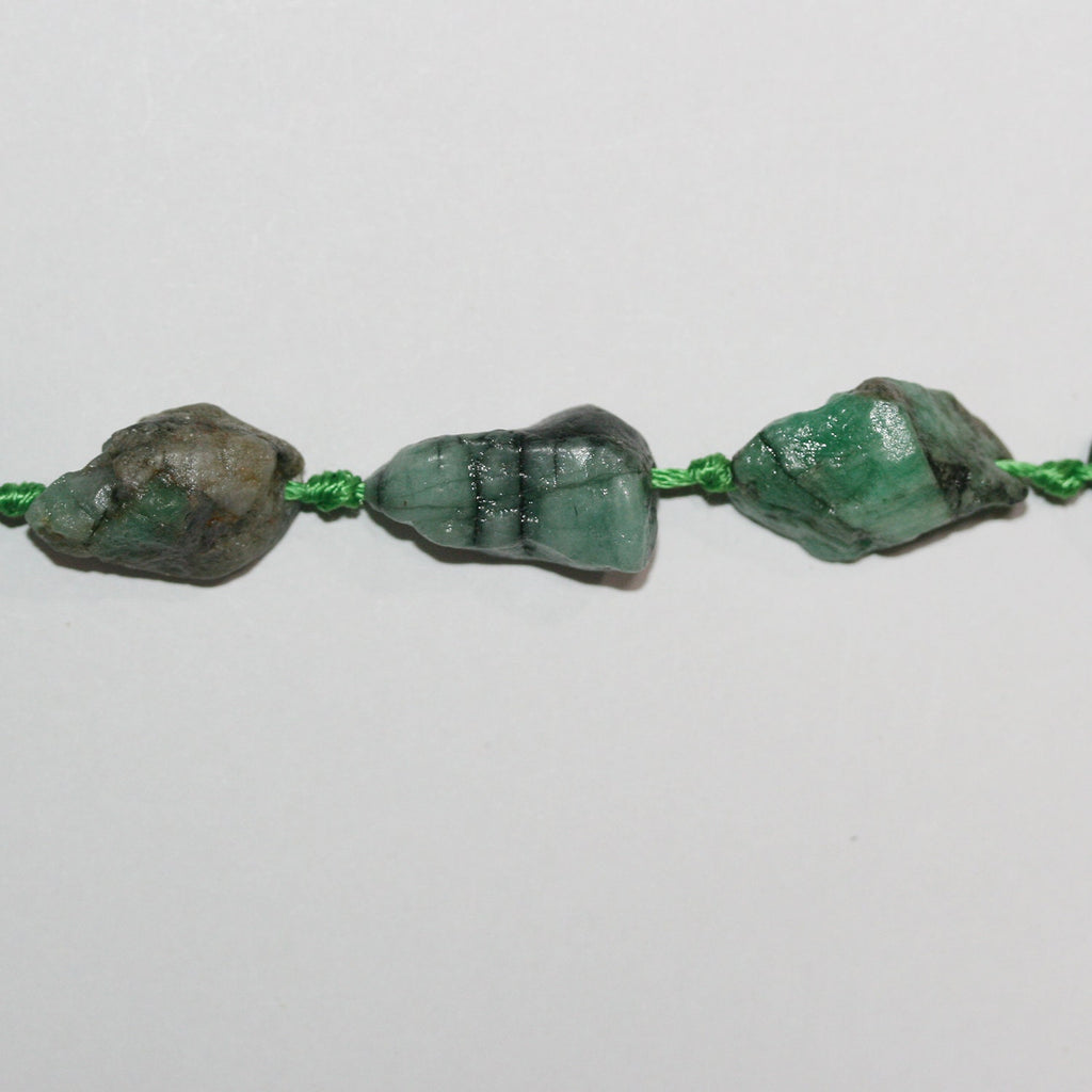 Perles pépites St Emerald non polies de 16 pouces, 15 x 11 mm environ - Longueur du brin : 40 cm.