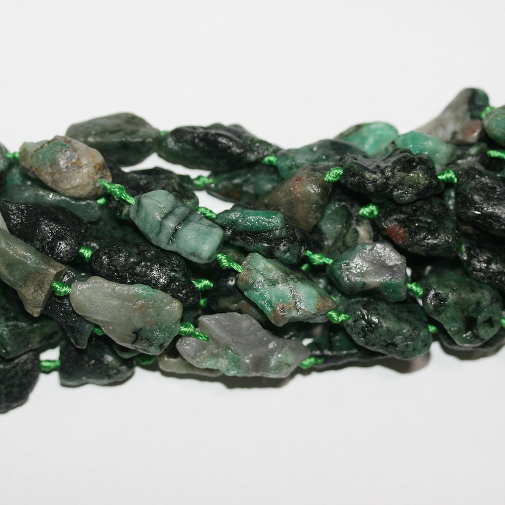 Perles pépites St Emerald non polies de 16 pouces, 15 x 11 mm environ - Longueur du brin : 40 cm.