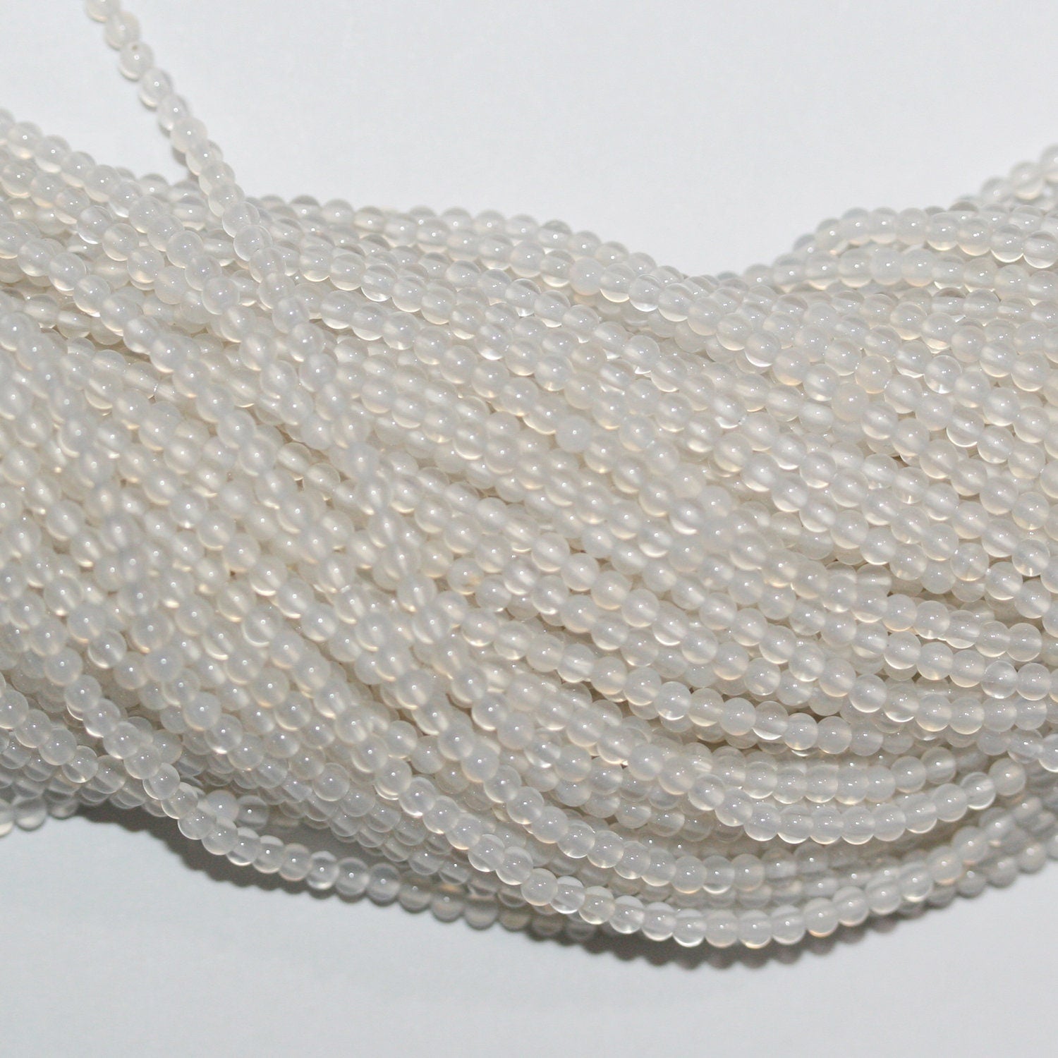 15 perles rondes lisses en agate blanche, 2 mm - Fil de 39 cm