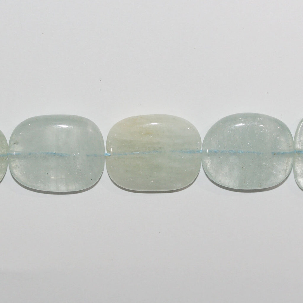 Perles ovales lisses plates en aigue-marine de 15 pouces (27 x 23 mm). Longueur approximative du brin : 39 cm.