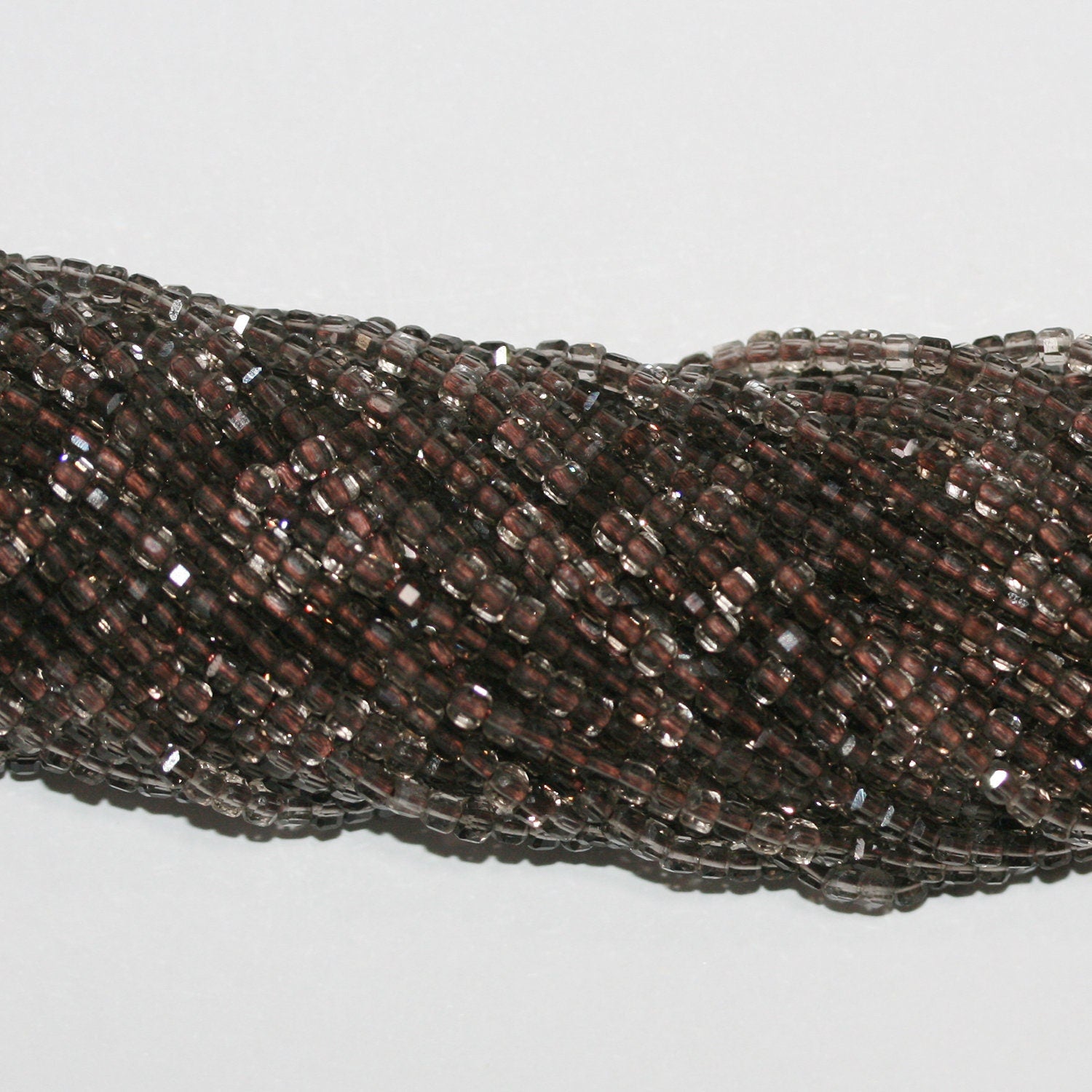 Perles cubiques à facettes en obsidienne St de 15 pouces, 2 mm, brin de 39 cm.