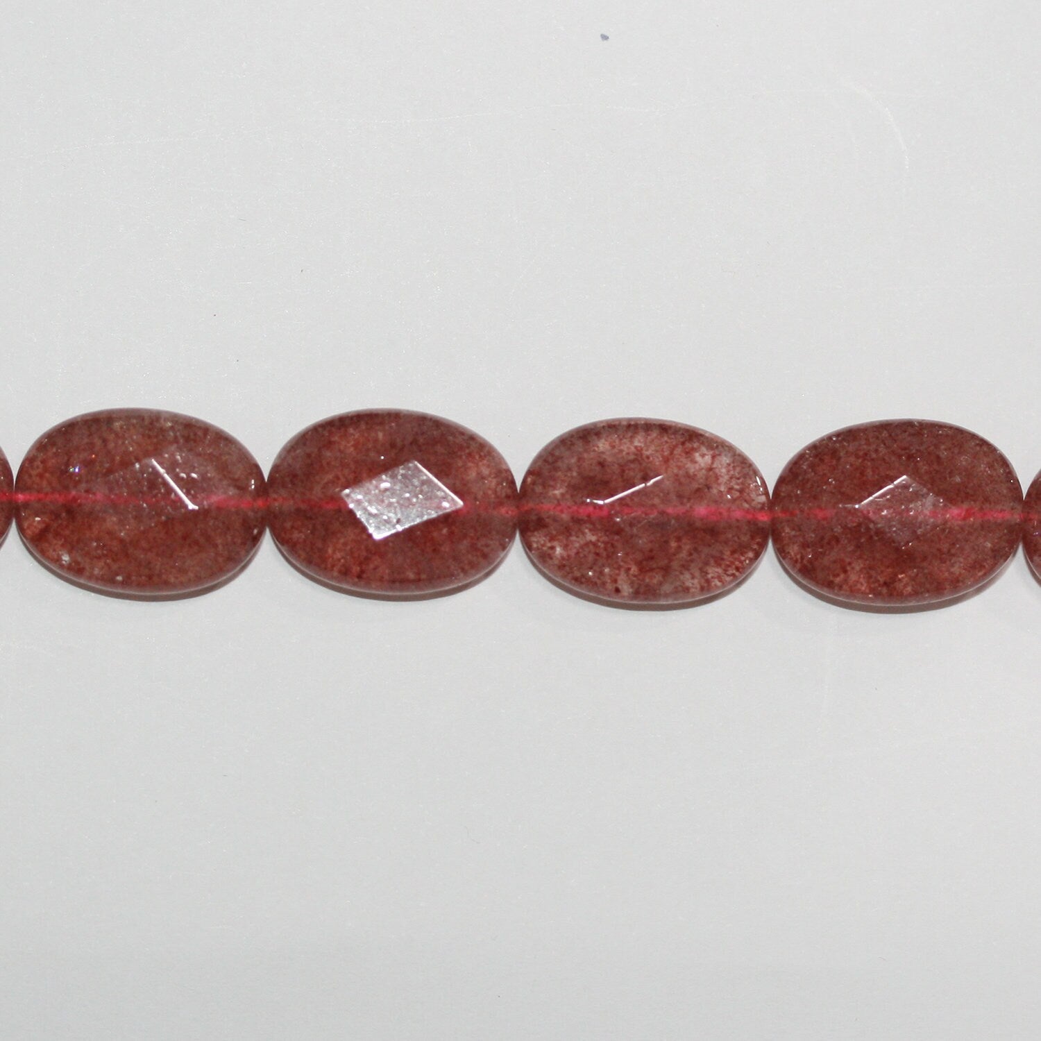 Perles ovales à facettes en quartz St. Strawberry 15" 18x13mm.- Brin 39cm.