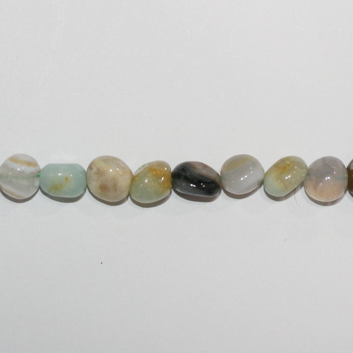 Cuentas de pepitas lisas de ágata y amazonita de 16" de 8 a 10 mm aproximadamente, hilo de 39 cm.