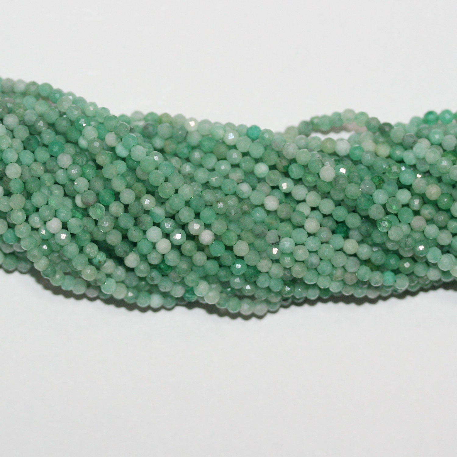 15" Perles rondes à facettes St Emerald 2 mm.-Rig 39 cm.