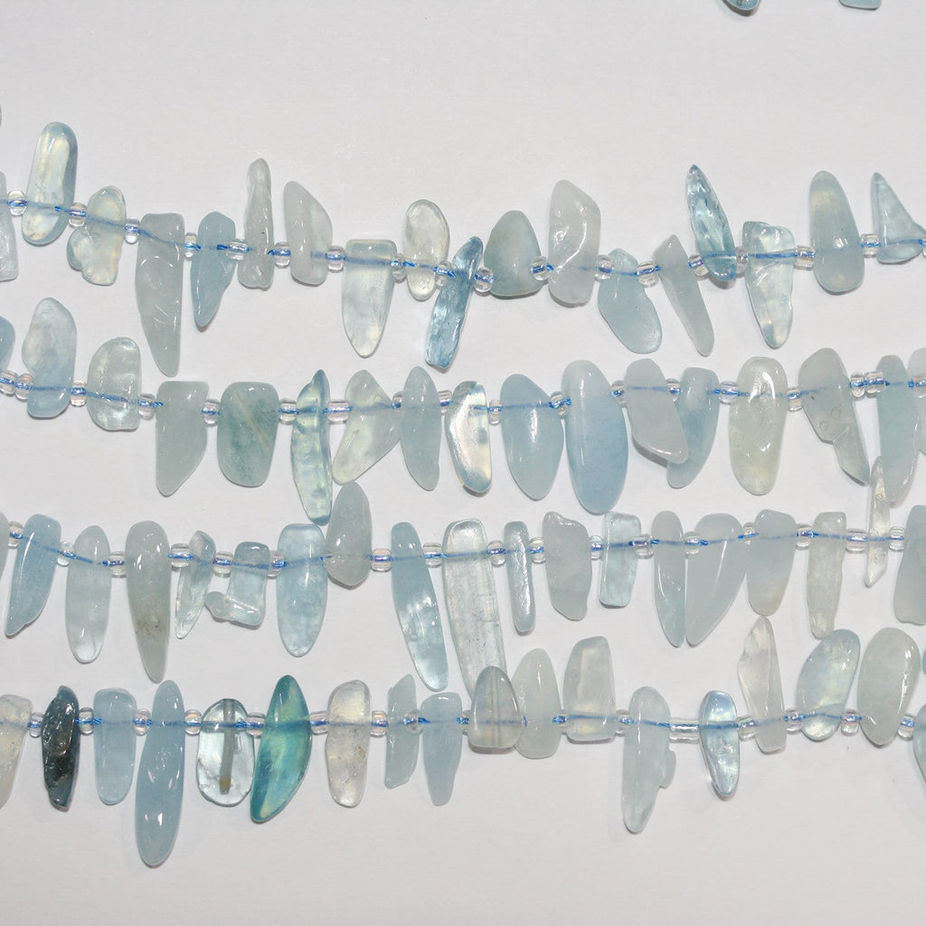 Cuentas irregulares lisas de aguamarina Santa de 16", 8-20 mm aprox., hilo de 40 cm.