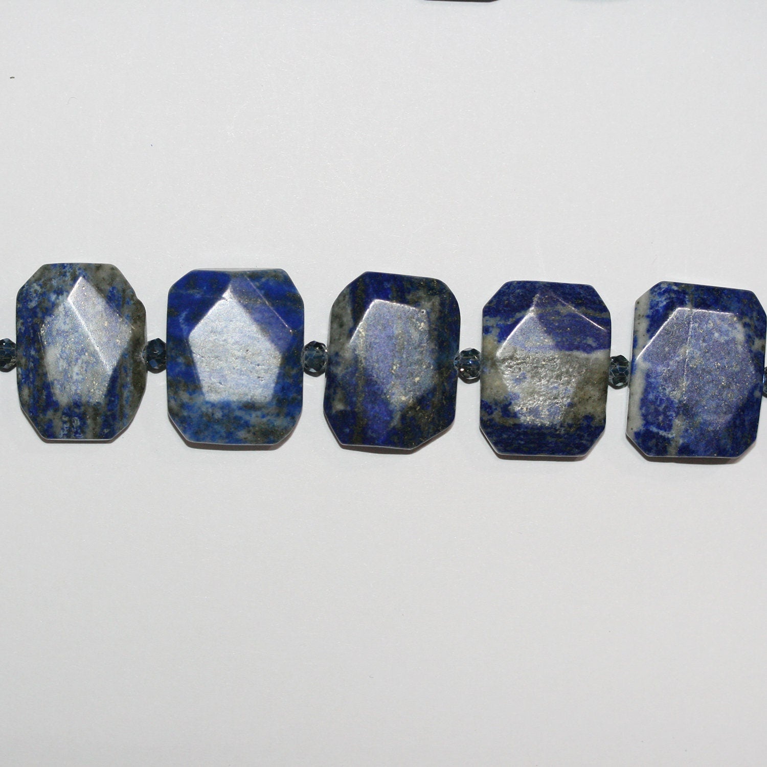 Perles octogonales à facettes en lapis-lazuli de 18 x 24 mm (15 pouces) - Fil de 39 cm (39 pouces)
