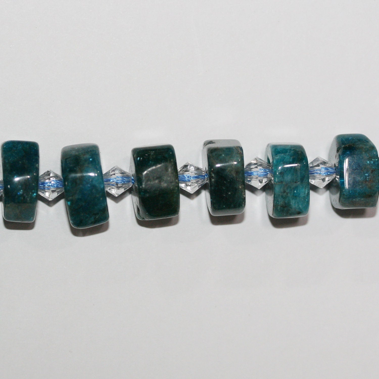 Perles rondelles à facettes en apatite bleue de Saint-Pierre de 15 pouces, 14 x 6 mm environ - Longueur du fil : 39 cm.