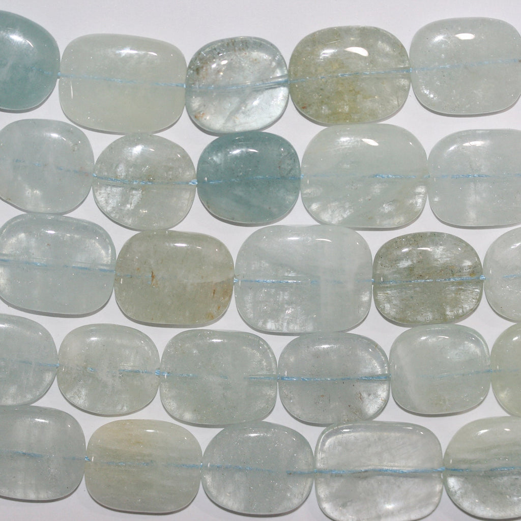 Perles ovales lisses plates en aigue-marine de 15 pouces (27 x 23 mm). Longueur approximative du brin : 39 cm.