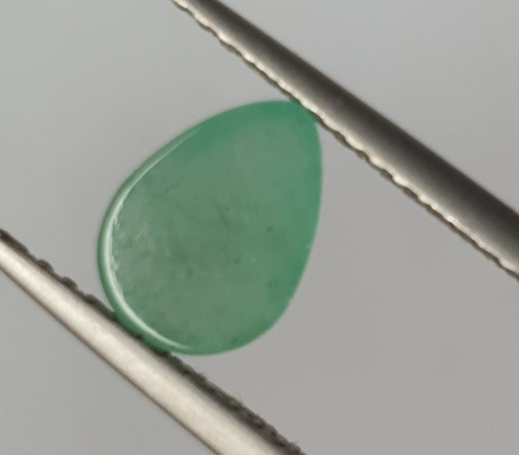 Emerald Smooth Drop Cabochon 8.1x5.8mm. (1ct.)