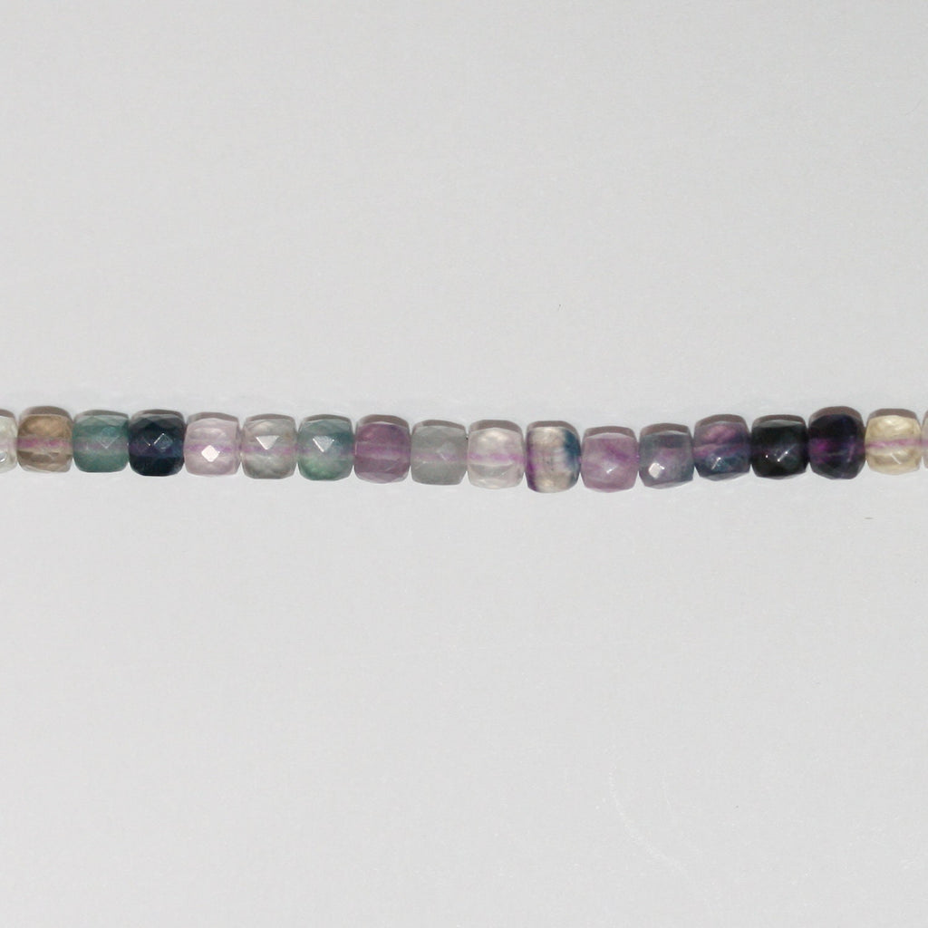 Perles cubiques à facettes en fluorite St de 15 pouces (4 mm) - Fil de 39 cm
