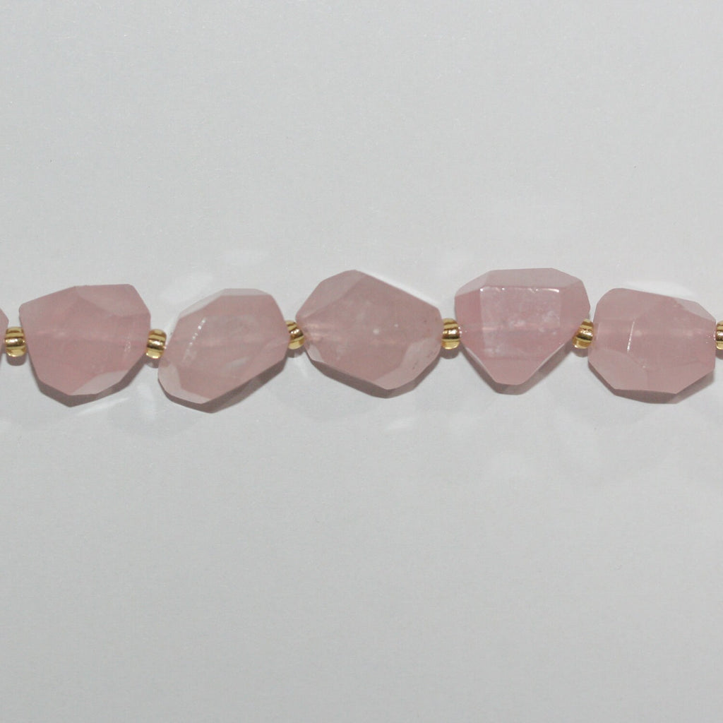 Perles de quartz rose Saint-Pierre facettées en forme de pépites, 12 x 10 mm, longueur approximative : 39 cm.