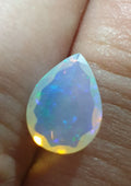 Ópalo blanco AAA facetado en forma de pera, 11 x 8 mm, 1,2 ct. Ópalo natural sin tratar. Gran intensidad de color. Talla excepcional.