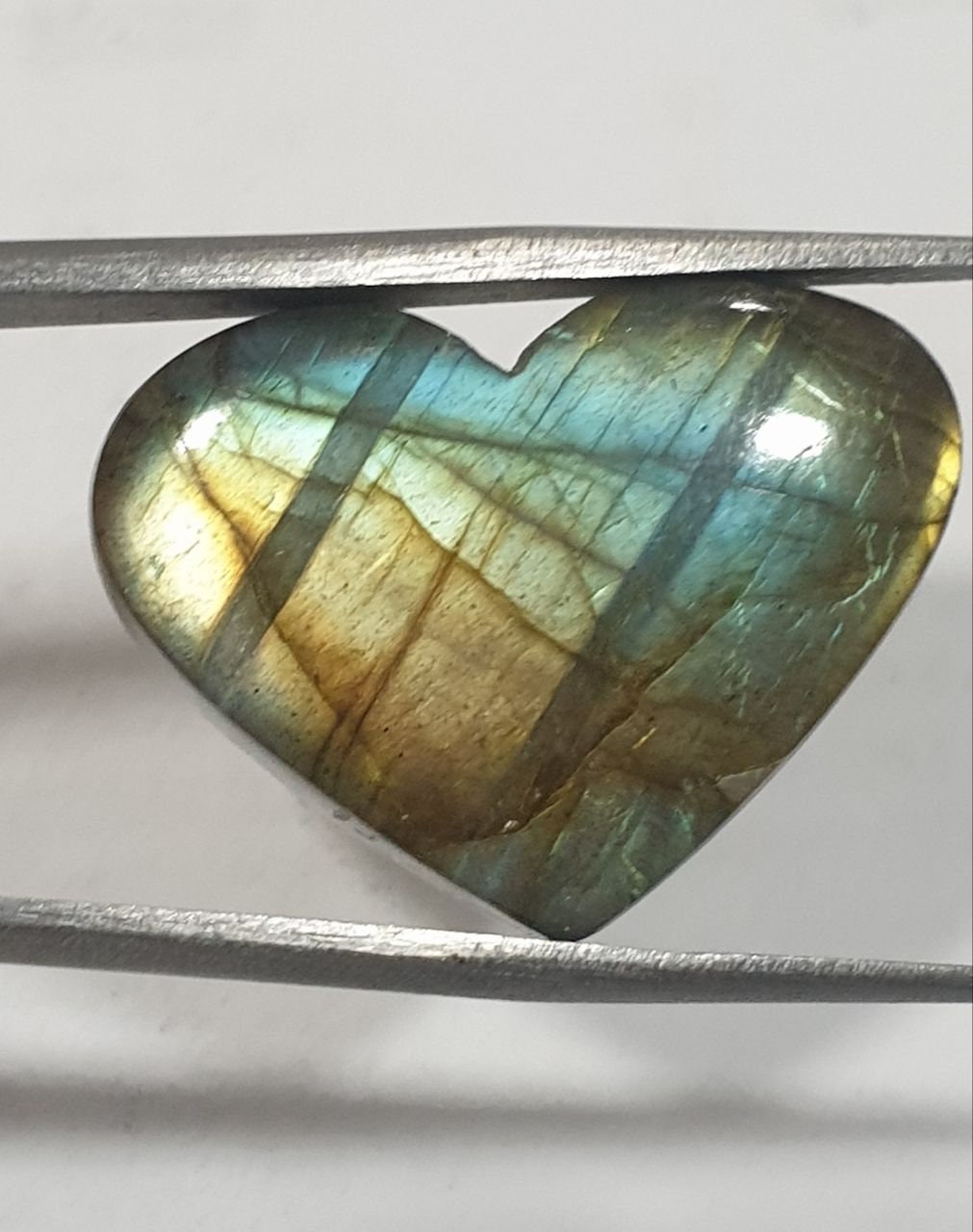 Cabochon en forme de cœur de labradorite Big Blue Fire, 25 x 18,4 x 8,5 mm (33,5 ct) - Pierre naturelle non traitée - Pierre à effet labradorescent - Fournisseur de bijoux