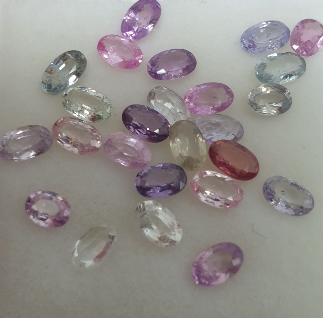 Lote de 8,15 cts Zafiro Multicolor Zafiro Púrpura Amarillo Verde De 4mm a 7mm 5,15ct- Marquesa Ovalada-Oferta Tamaño: varía de 3-5mm