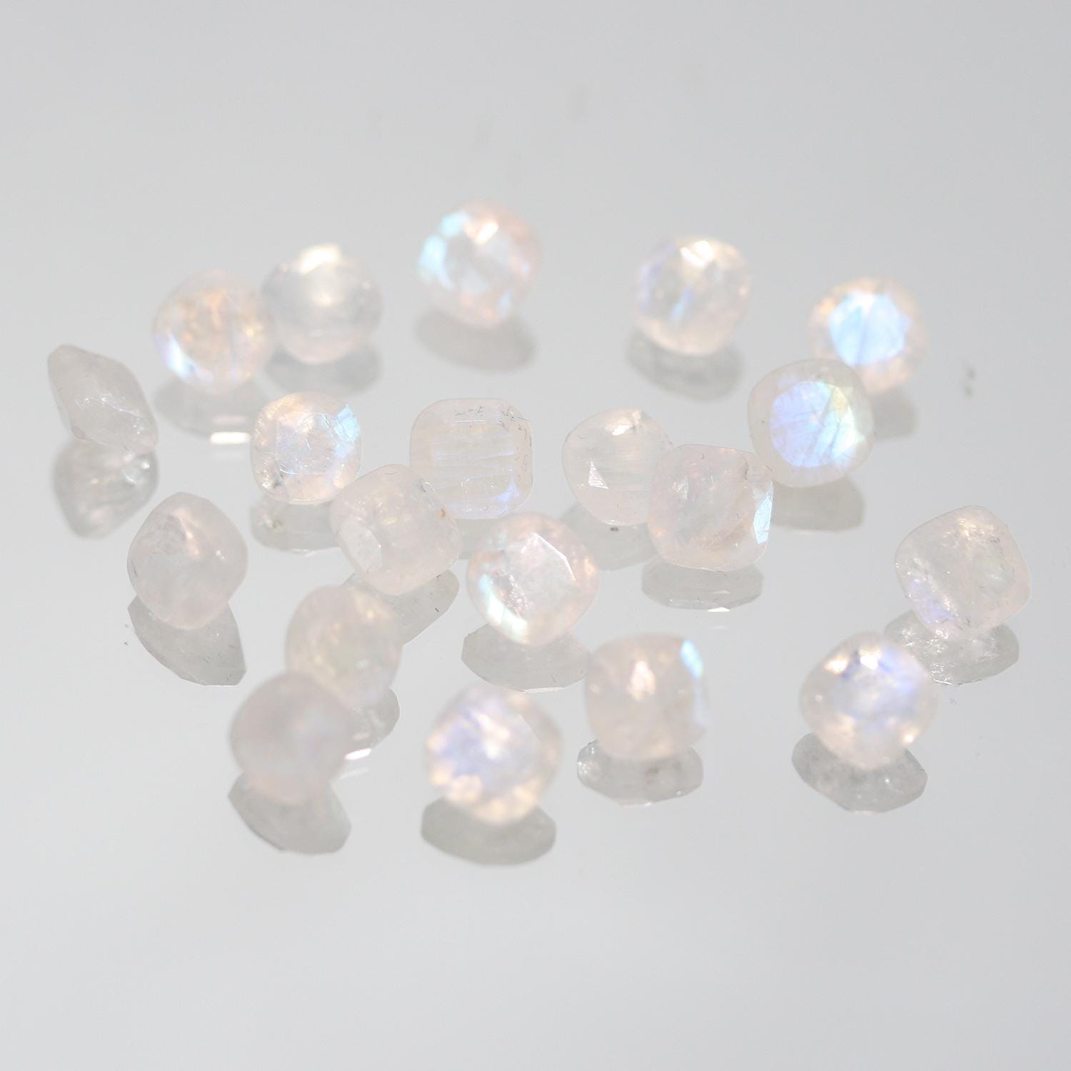 Lote de 20 piedras lunares facetadas cuadradas de 6 mm (20 uds.)