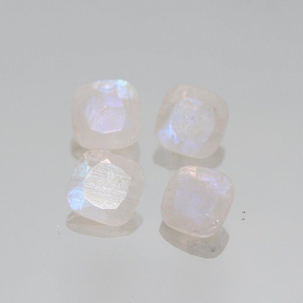 Lote de 4 piezas de piedra lunar facetada cuadrada de 10 mm. (4 piezas).