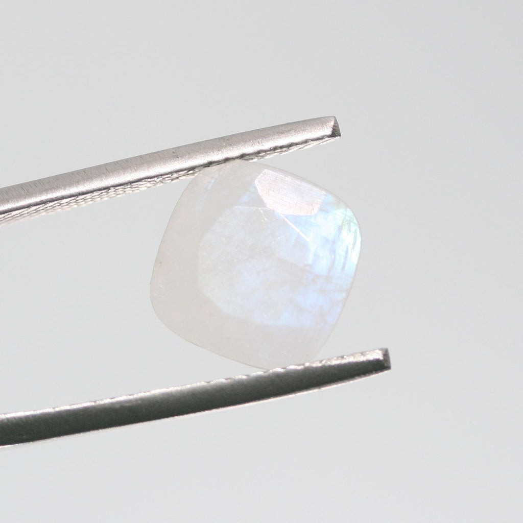 Lote de 4 piezas de piedra lunar facetada cuadrada de 10 mm. (4 piezas).