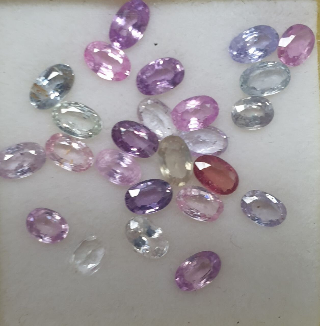 Lote de 8,15 cts Zafiro Multicolor Zafiro Púrpura Amarillo Verde De 4mm a 7mm 5,15ct- Marquesa Ovalada-Oferta Tamaño: varía de 3-5mm