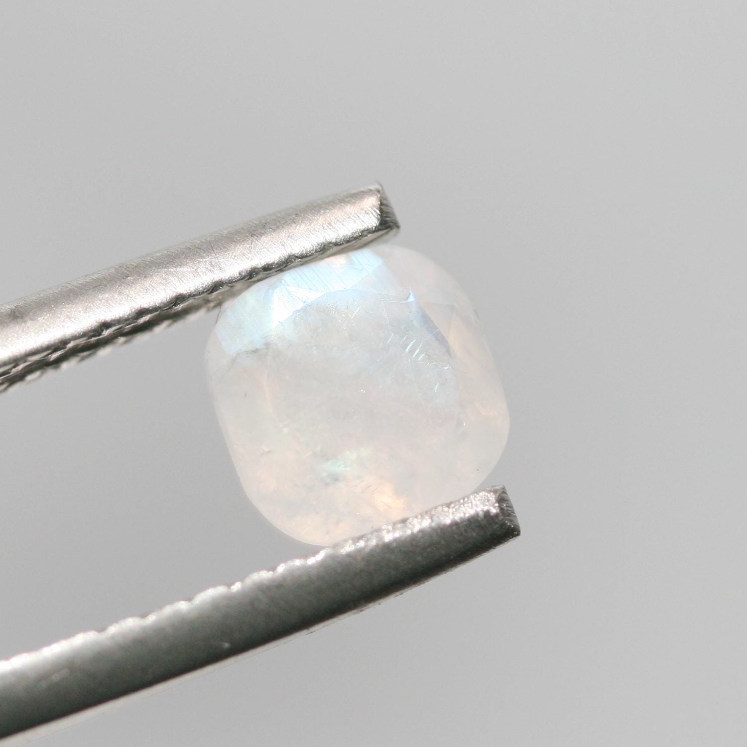 Lote de 20 piedras lunares facetadas cuadradas de 6 mm (20 uds.)