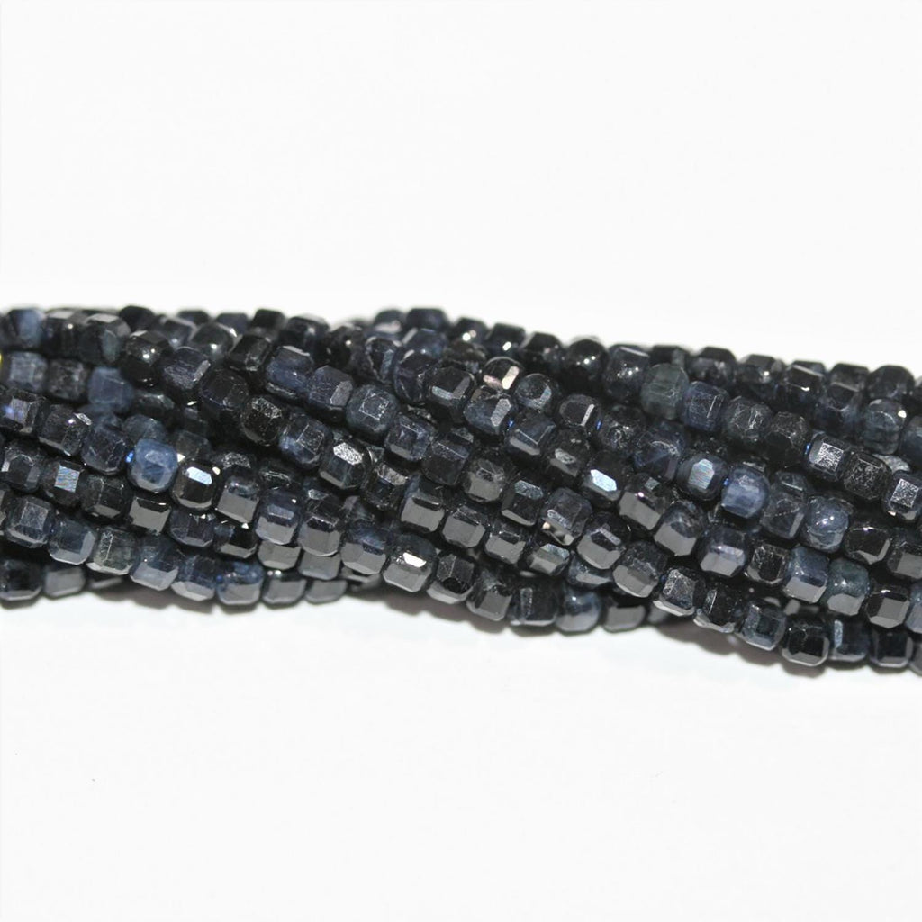 Perles cubiques à facettes en saphir bleu de 15 pouces (2 mm) - Fil de 40 cm