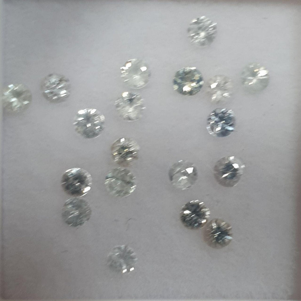 Lote de zafiros blancos redondos facetados de 2-2,2 mm. - Paquetes de piedras preciosas - Piedras sueltas al por mayor - Gemas naturales