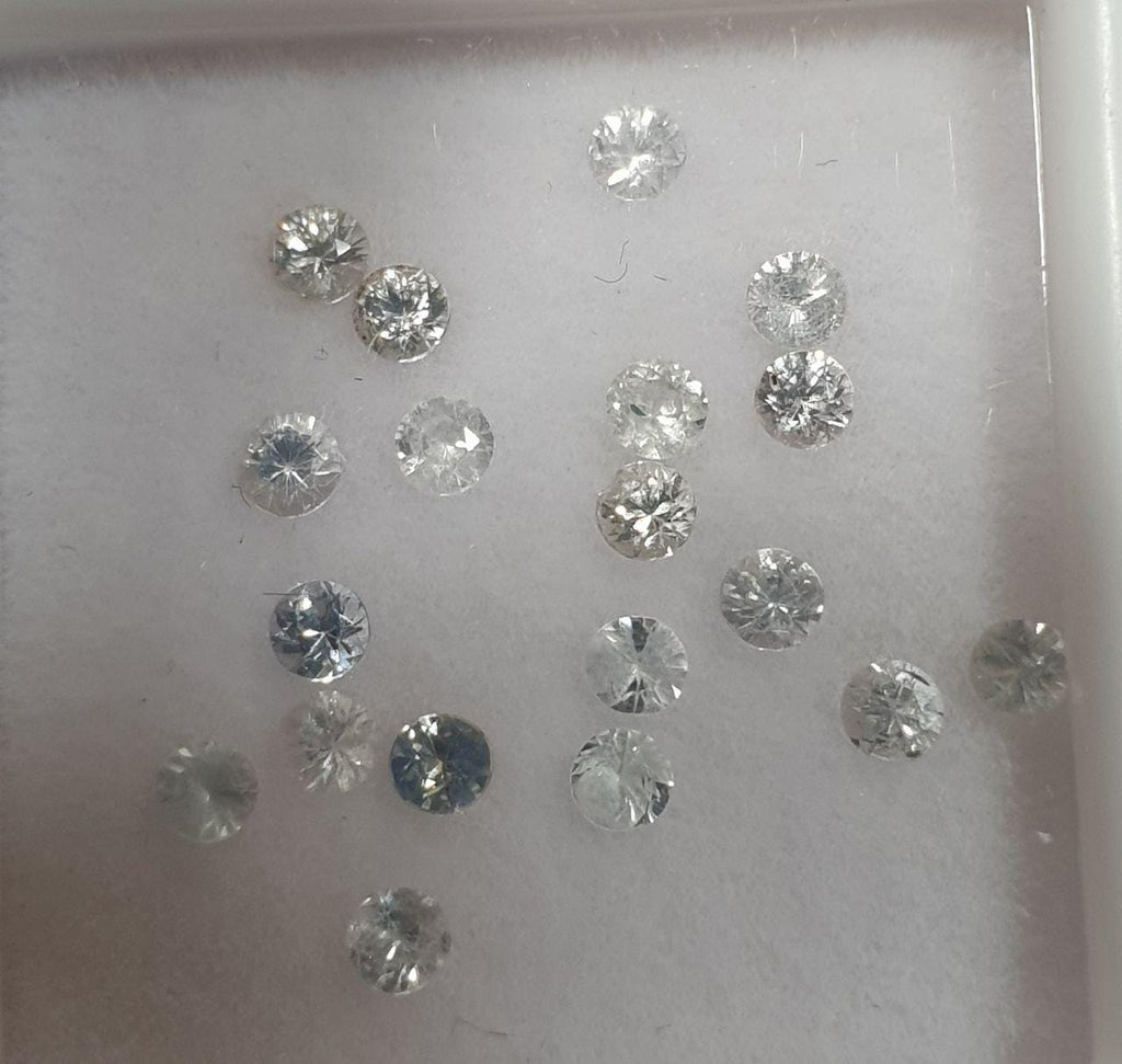 Lote de zafiros blancos redondos facetados de 2-2,2 mm. - Paquetes de piedras preciosas - Piedras sueltas al por mayor - Gemas naturales