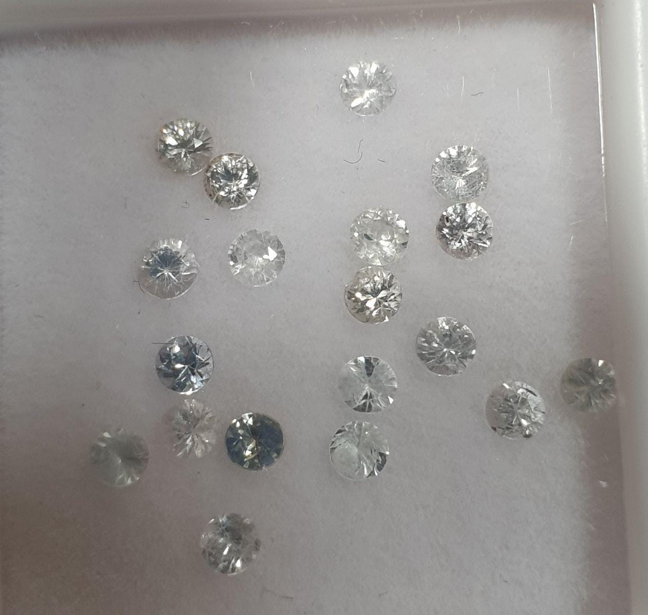 Lote de zafiros blancos redondos facetados de 2-2,2 mm. - Paquetes de piedras preciosas - Piedras sueltas al por mayor - Gemas naturales