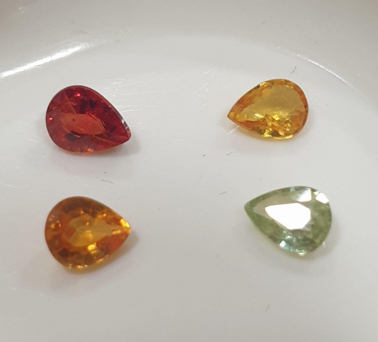 Lot de saphirs multicolores à facettes en forme de goutte 5x4mm (4 pièces) - Pierres précieuses en vrac - Prix de gros - Gemmes naturelles