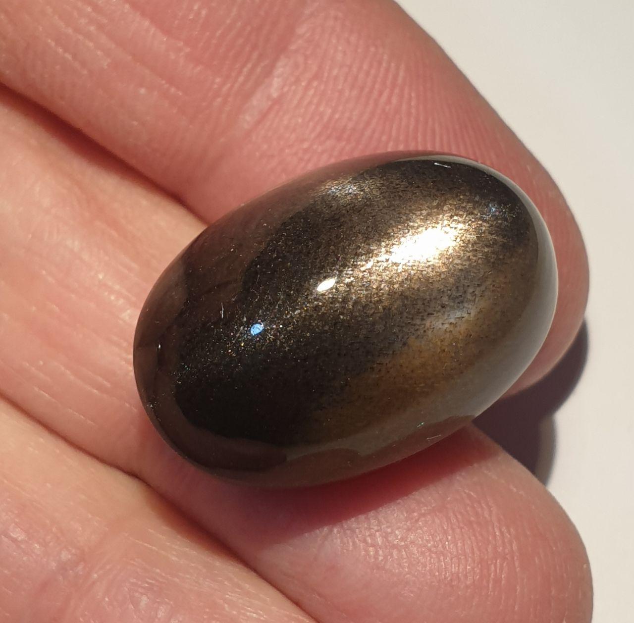 Cabochon ovale lisse en diopside étoilé noir, 23,4 x 15,8 mm (39,65 ct) - Astérisme parfait, qualité supérieure