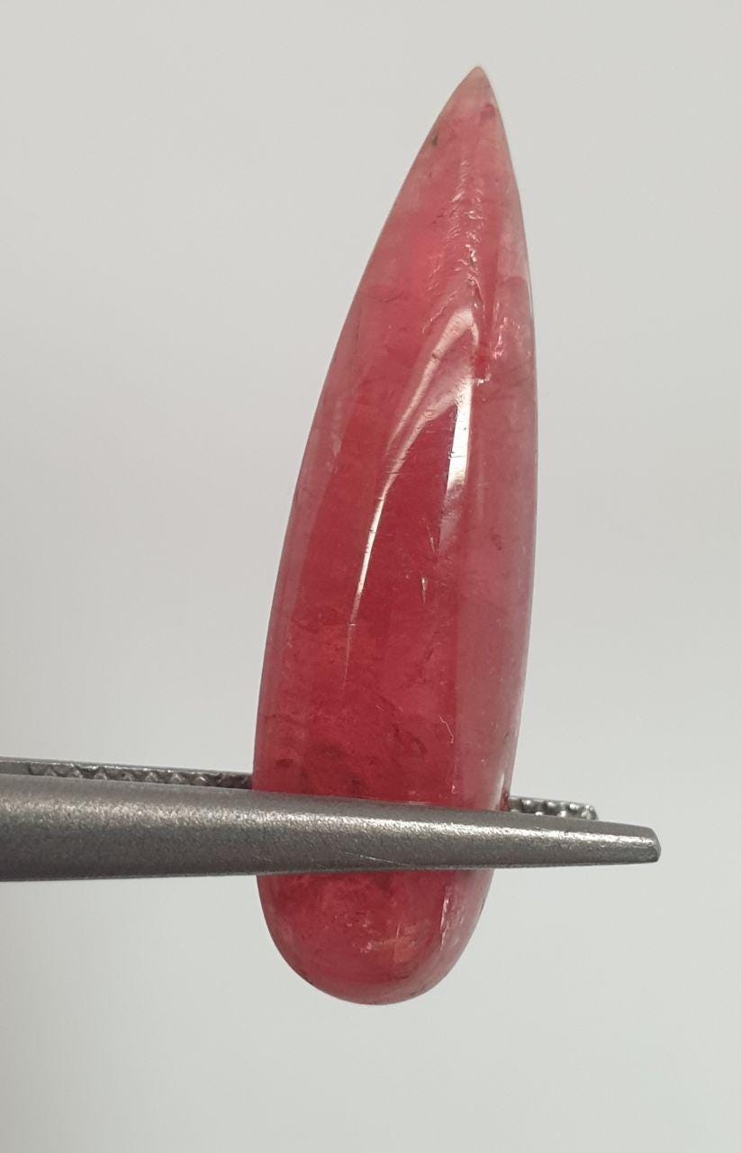 Rodonita roja de manganeso extraída de tierras raras, con forma de lágrima grande, 29,3 x 8,5 mm, 11,8 ct - Única en su tipo