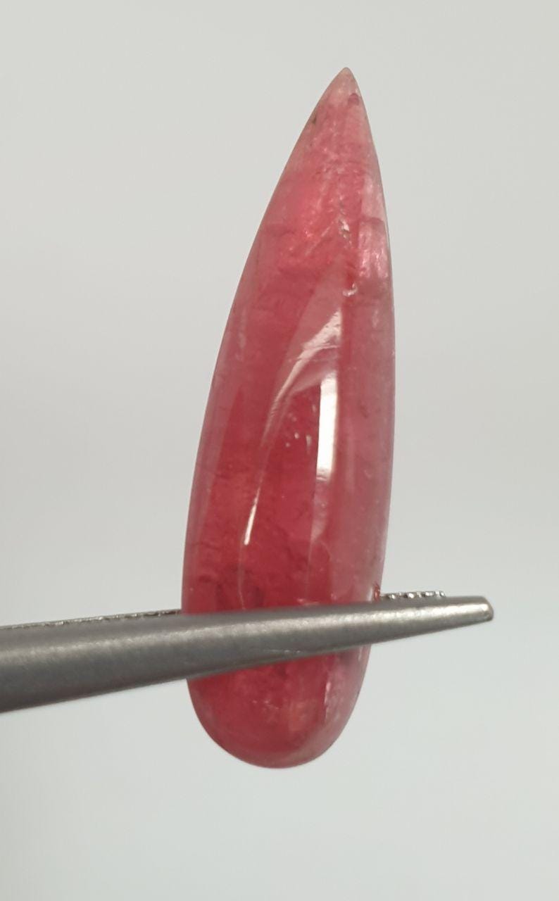 Rodonita roja de manganeso extraída de tierras raras, con forma de lágrima grande, 29,3 x 8,5 mm, 11,8 ct - Única en su tipo