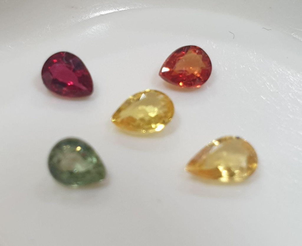 Lote de 5 zafiros multicolores facetados en forma de pera de 4-5 x 3 mm (5 unidades) - Paquetes de piedras preciosas - Piedras sueltas al por mayor - Gemas naturales