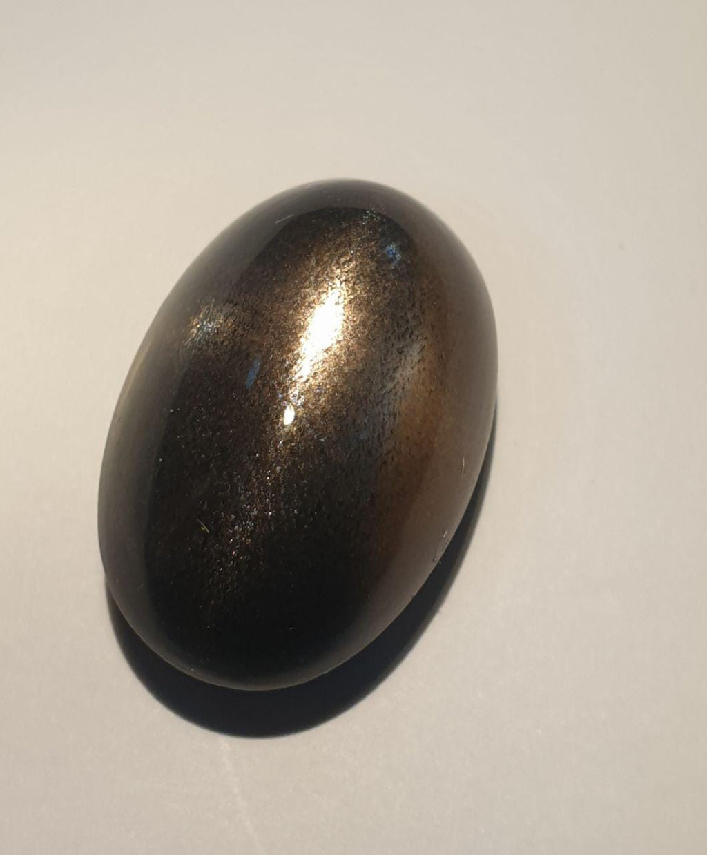 Cabochon ovale lisse en diopside étoilé noir, 23,4 x 15,8 mm (39,65 ct) - Astérisme parfait, qualité supérieure