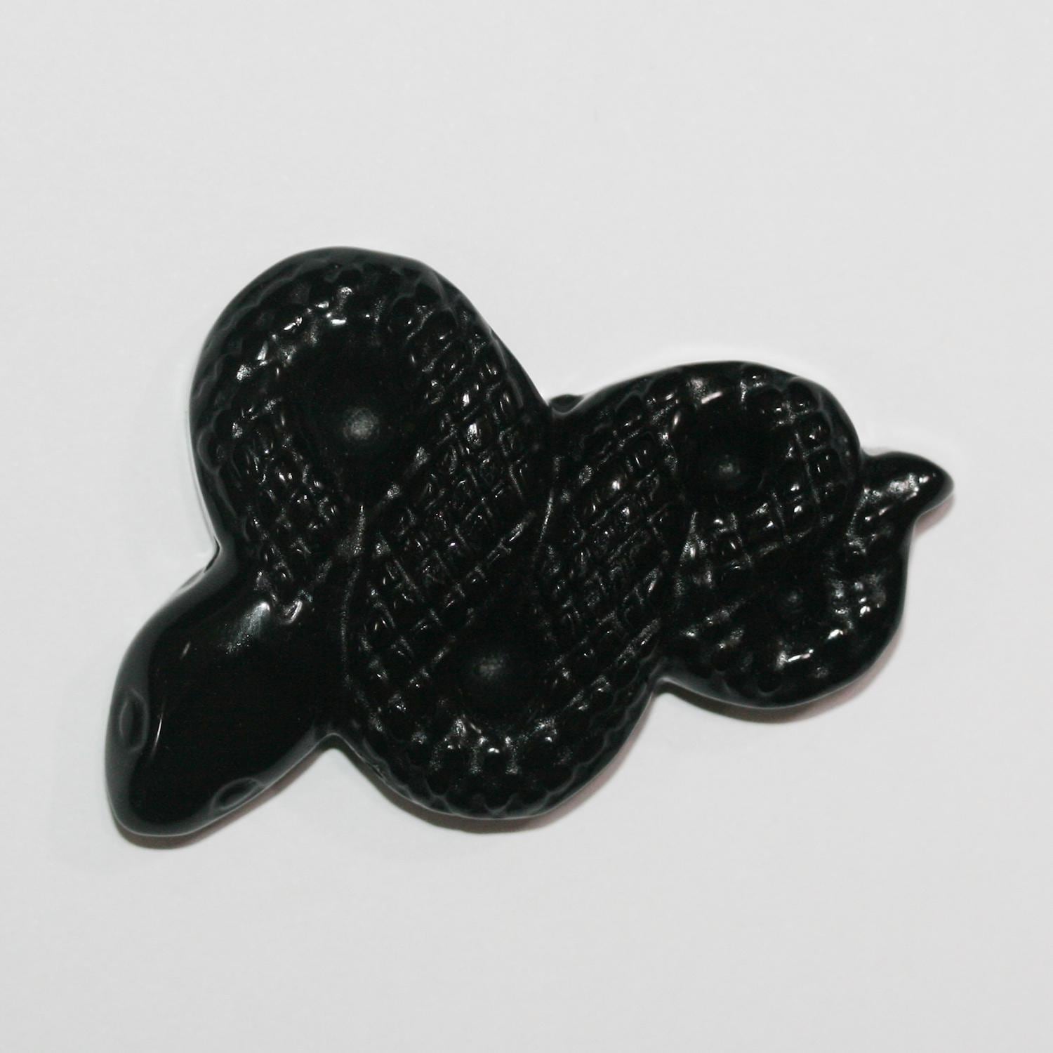 Pendentif serpent sculpté en obsidienne 50x34mm.