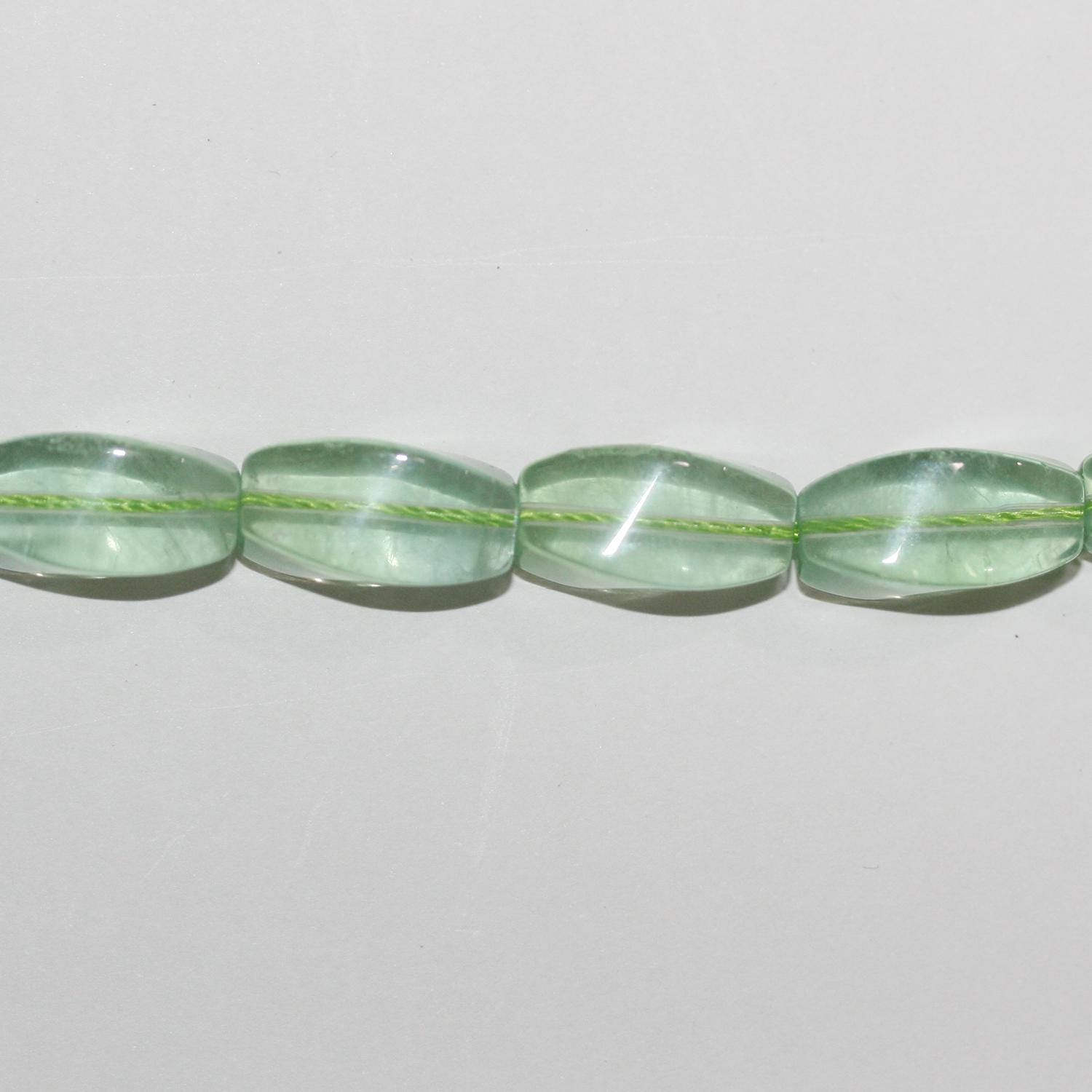 Perles prismatiques en brique torsadée lisse en fluorite verte St 15" 16x8mm.-Rig 40cm.