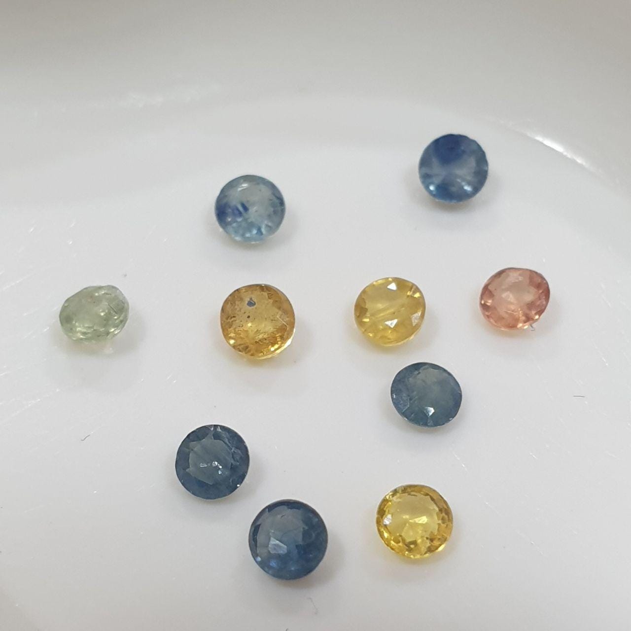 Lot de 10 saphirs multicolores à facettes rondes de 2,5 mm - Pierres précieuses en vrac - Prix de gros - Gemmes naturelles