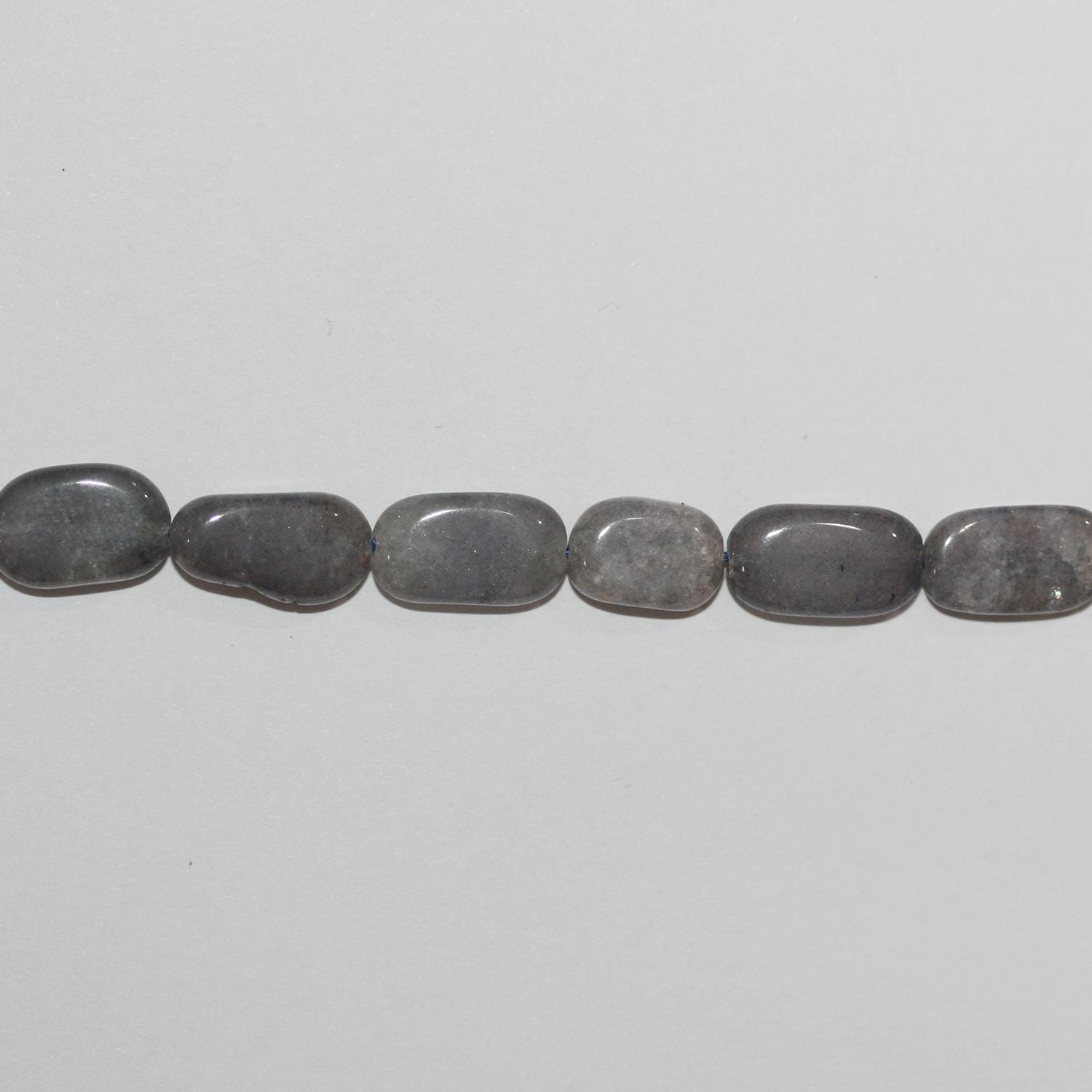 Cuentas ovaladas lisas de jade azul de 16" (12 x 8 mm). Hilo de 40 cm aprox.